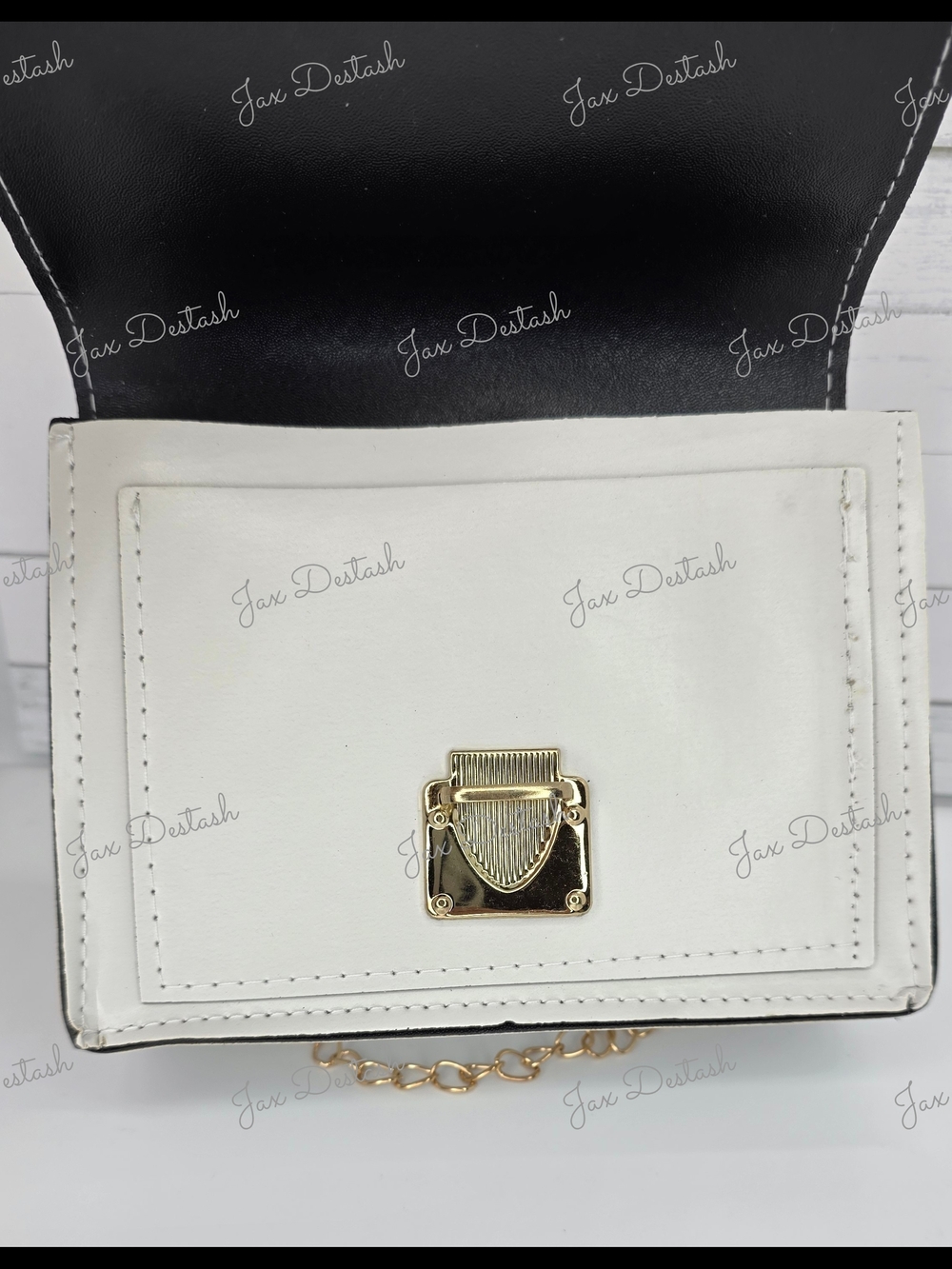 Women's White Crossbody Bag with Gold Hardware PR395 - Picture 3 of 5